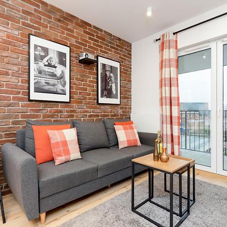 Movie Jacuzzi Apartment At The Main Station By Noclegi Renters Краков Экстерьер фото