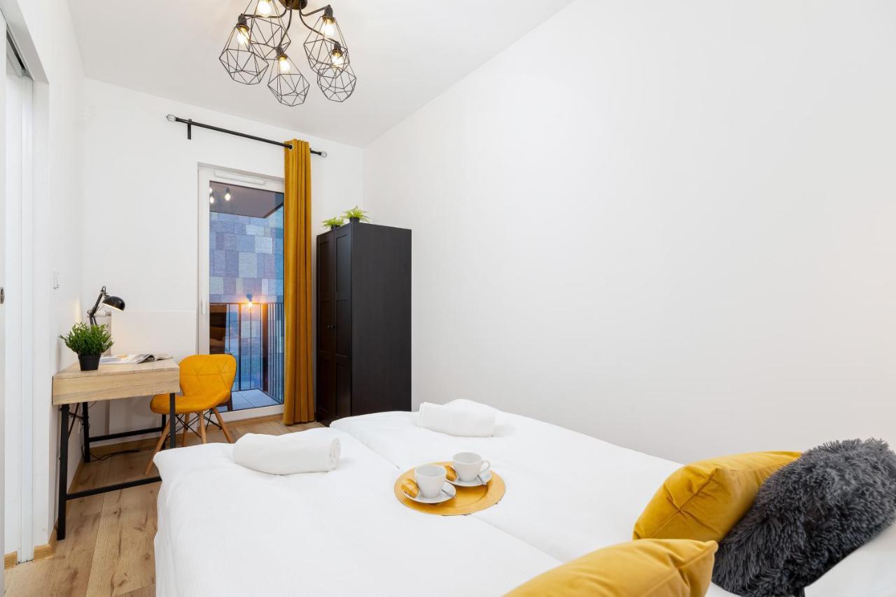 Movie Jacuzzi Apartment At The Main Station By Noclegi Renters Краков Экстерьер фото