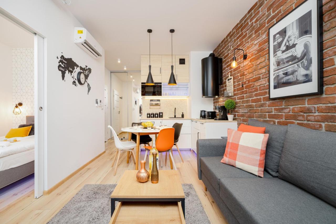 Movie Jacuzzi Apartment At The Main Station By Noclegi Renters Краков Экстерьер фото